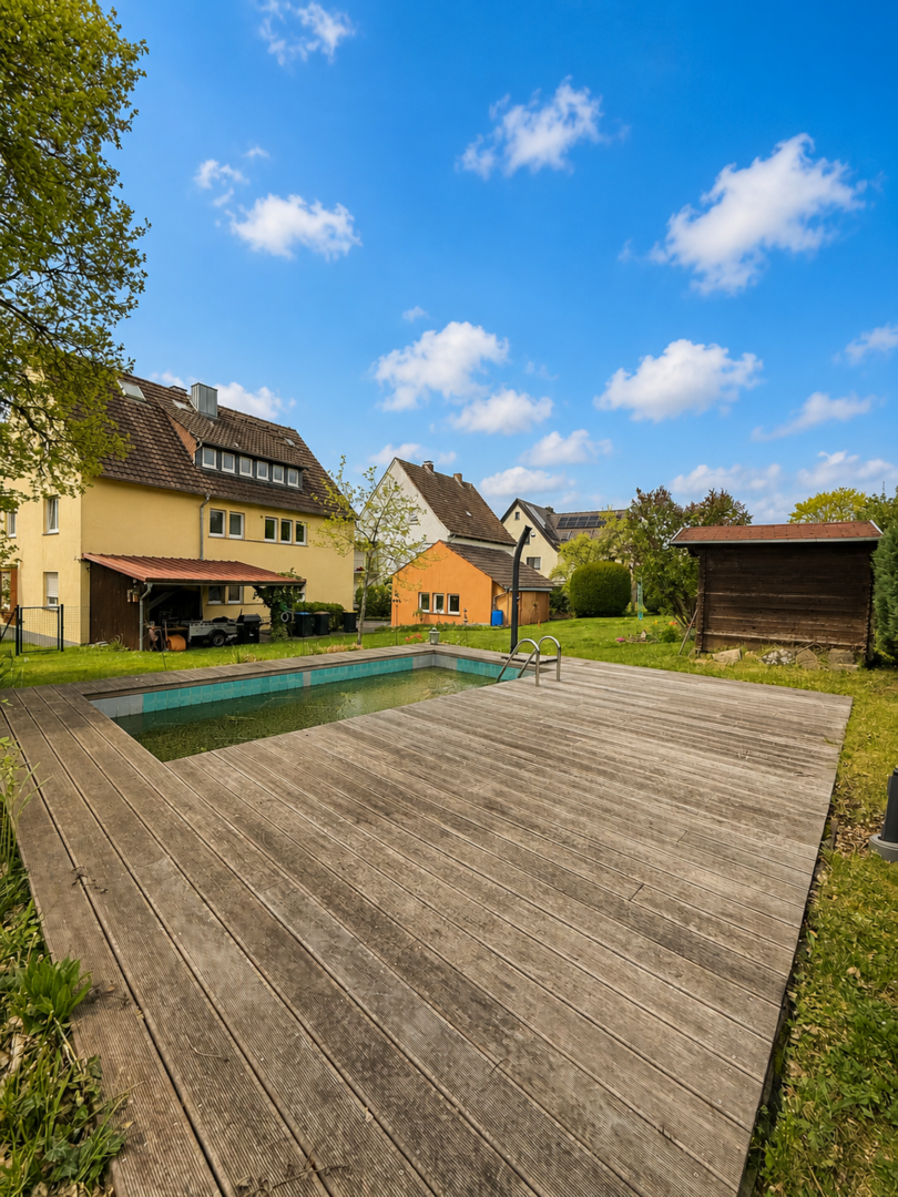 Garten mit Pool